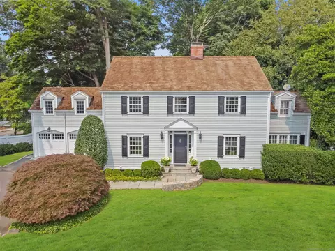 172 Sycamore Ln, Fairfield, CT 06824