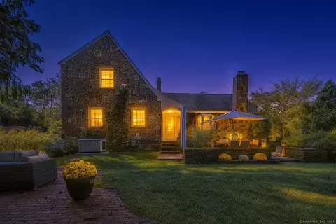 14 Gledhill Ln, West Hartford, CT 06117