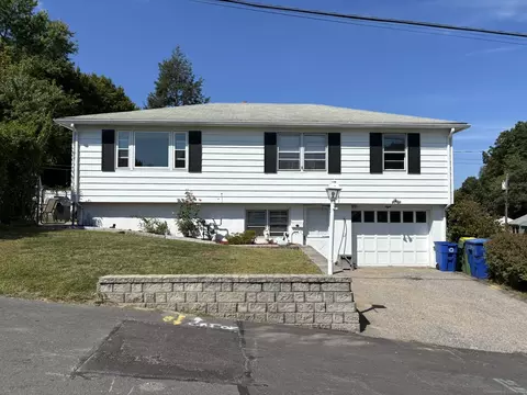 8 Nina Ct, Waterbury, CT 06704