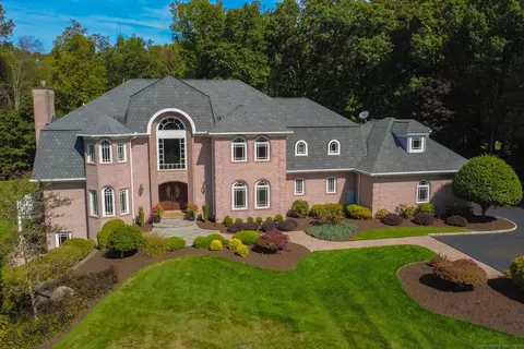 40 Whispering Hollow Ct, Cheshire, CT 06410