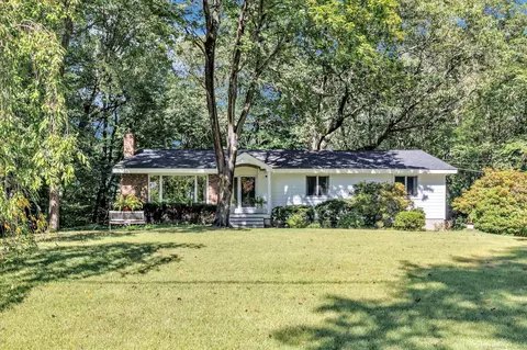 18 Brookwood Ln, Shelton, CT 06484