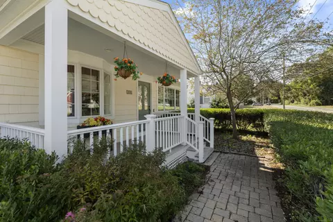 150 Black Point Rd, Niantic, CT 06357