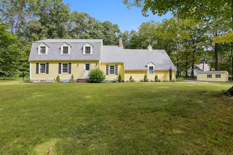 55 Pine St, Columbia, CT 06237