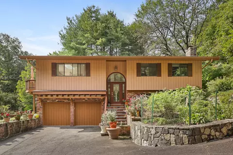 350 Valley Rd, Cos Cob, CT 06807