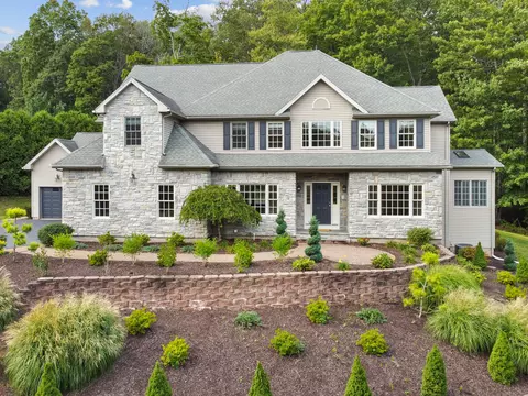 7 Mountainside Rd, West Hartford, CT 06117