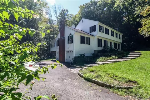 37 Colonial Ridge Dr, Gaylordsville, CT 06755