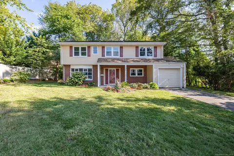 11 Bel Aire Dr, Stamford, CT 06905