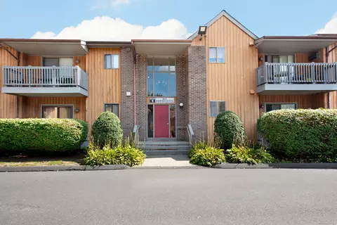 12 Riverview Dr #12, Bridgeport, CT 06606