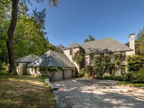 28 W Chestnut Hill Rd, Litchfield, CT 06759