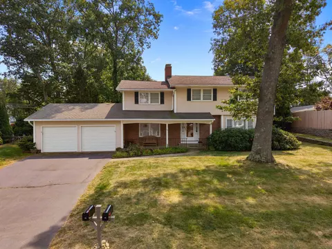 96 Fenwood Dr, Old Saybrook, CT 06475