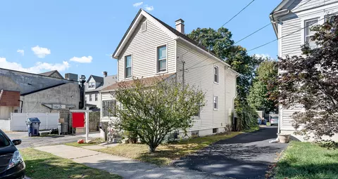 189 Park St, West Haven, CT 06516