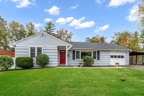5 Fleetwood Dr, Sandy Hook, CT 06482