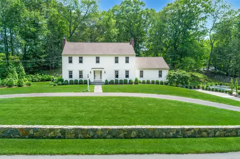 4 Blacksmith Ridge Rd, Ridgefield, CT 06877