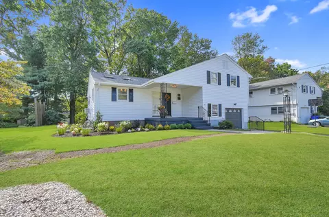 9 Carlyle Rd, West Hartford, CT 06117