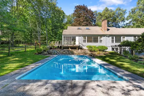 71 Jonathan Rd, New Canaan, CT 06840
