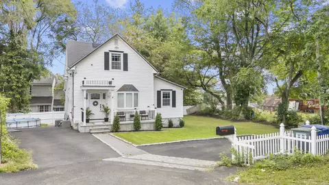 38 Pershing Ave, Bridgeport, CT 06606