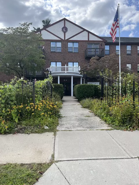 45 Highland St #112, West Hartford, CT 06119