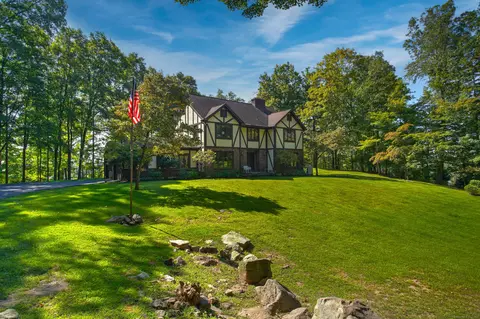 9 Wintergreen Hill Rd, Danbury, CT 06811
