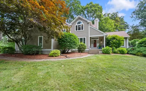6 Winthrop Dr, Hebron, CT 06248