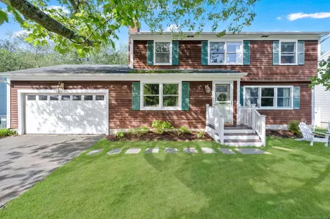 160 Hunter Rd, Fairfield, CT 06824