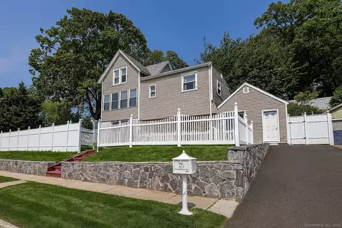 90 2nd St, Fairfield, CT 06825