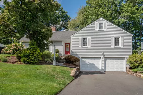 26 Pheasant Hill Dr, West Hartford, CT 06107