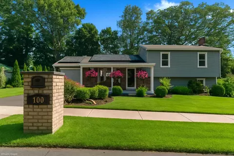 100 Anns Farm Rd, Hamden, CT 06518