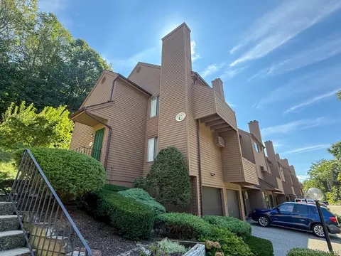 55 Cross St #C9, Danbury, CT 06810
