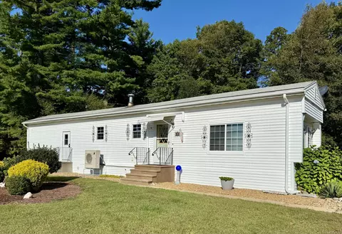 43 Parkway Dr, Quinebaug, CT 06262