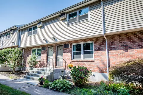 303 Blackstone Vlg #303, Meriden, CT 06450