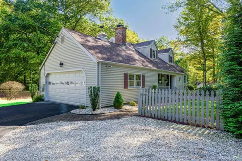 1399 Shepard Ave, Hamden, CT 06518