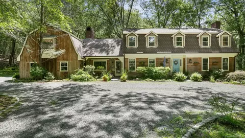 100 Honeysuckle Hill Ln, Easton, CT 06612