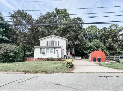 88 Walnut St, Putnam, CT 06260