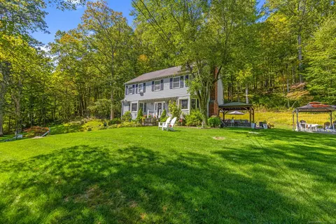 184 Sugar St, Newtown, CT 06470