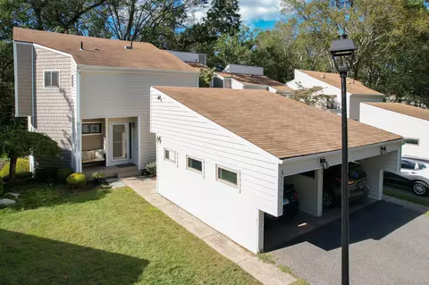 4 Currier Ct #4, Cheshire, CT 06410
