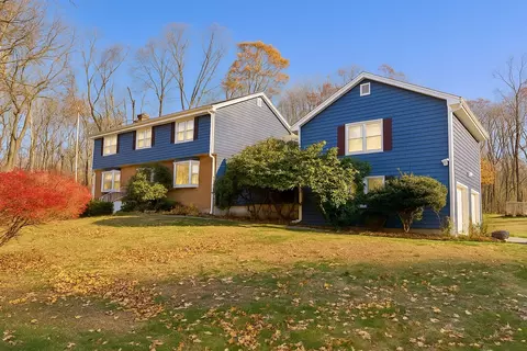 7 Council Dr, Oxford, CT 06478