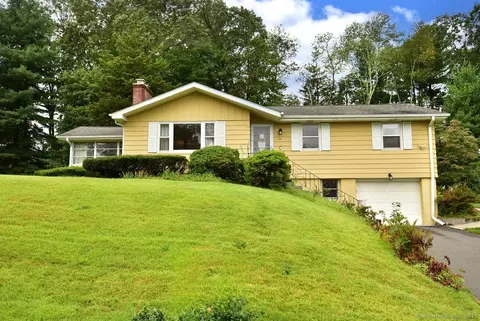 55 Hillside Manor Ave, Vernon, CT 06066