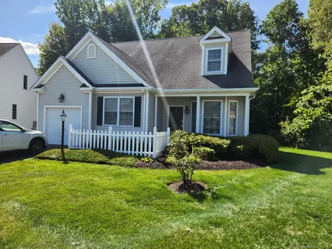 5 Strawberry Ln #5, East Hartford, CT 06118