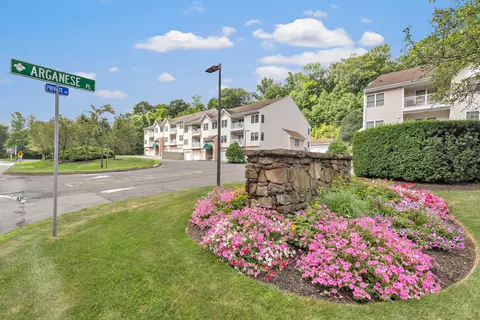 11211 Arganese Pl #11211, Trumbull, CT 06611