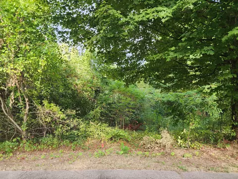 39 Pine Meadow Dr, Bristol, CT 06010