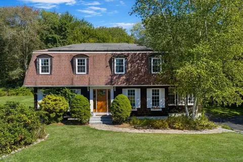 217 Shore Rd, Waterford, CT 06385
