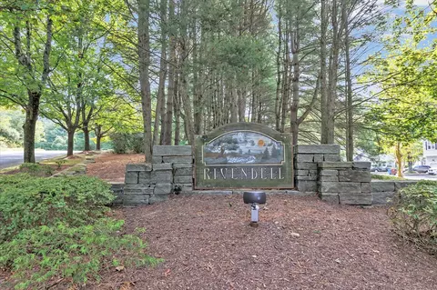 52 Katherine Ct #52, Shelton, CT 06484