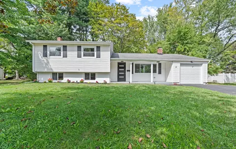 12 Banbury Ln, Bloomfield, CT 06002