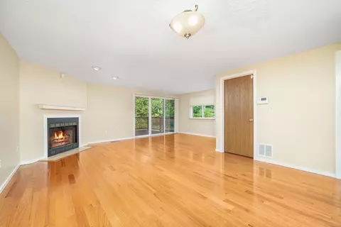 25 Sunridge Ln #25, Cromwell, CT 06416