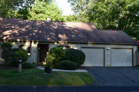 3 Putnam Ln #3, Avon, CT 06001