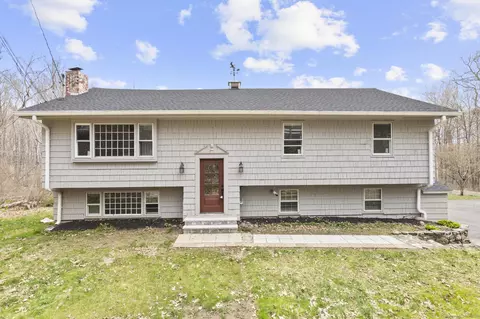 30 Old Green Rd, Newtown, CT 06482