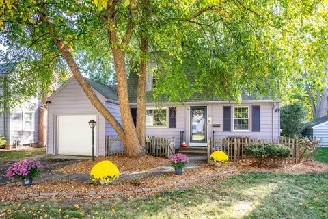 12 Farnham Rd, West Hartford, CT 06119