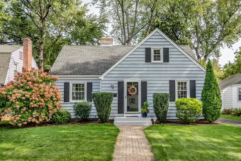 10 Farnham Rd, West Hartford, CT 06119