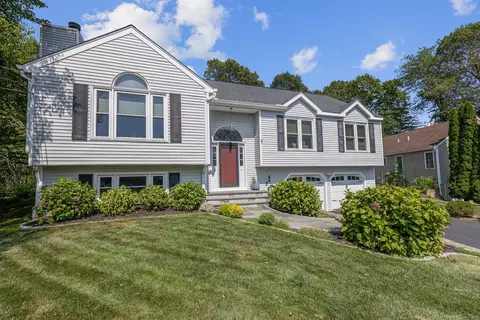 44 Ridge Ln, Shelton, CT 06484