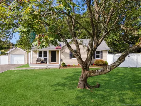 9 Lund Ave, Stamford, CT 06907